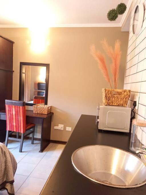 Best Overnight With Free Wifi. Modern & Private Bloemfontein Eksteriør billede